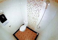 In-room Bathroom 5 Riverside Homestay by WeStay