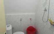 Toilet Kamar 4 Villa Dua Putri