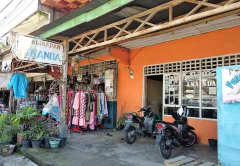 Bên ngoài Penginapan Ananda Syariah