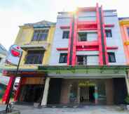 Exterior 2 OYO 1025 Hotel Intan