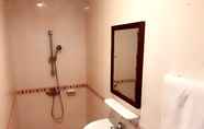 Toilet Kamar 7 South East Asia Hotel