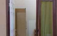 In-room Bathroom 3 Karahtama Syariah Guest House (Female Only)