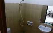 In-room Bathroom 6 Sentul City Highland Villa