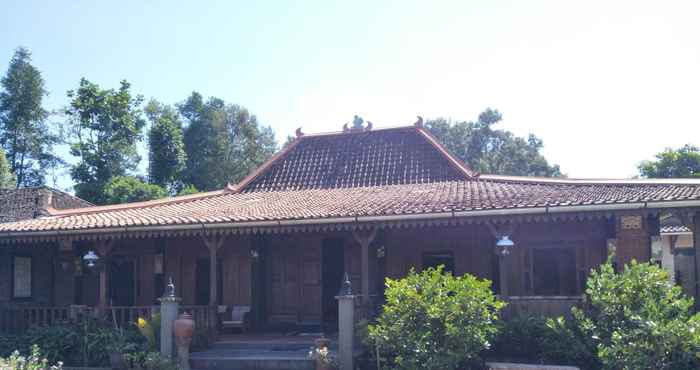 Bangunan 3 Bedroom at Joglo Karangmojo Homestay