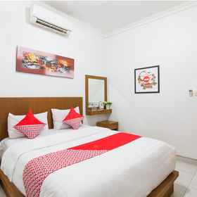 OYO 1242 Penginapan Rb Syariah 1, Hotel Srawung Resto & Kopi