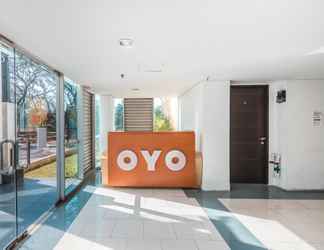 Lobby 2 OYO Flagship 1170 The Habitat Karawaci Near RS Siloam Karawaci