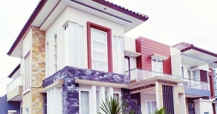 Exterior Full House 4 Bedroom at Azka Homestay 2