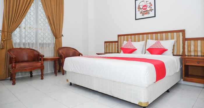 ห้องนอน OYO 1136 Hotel Surya Solo