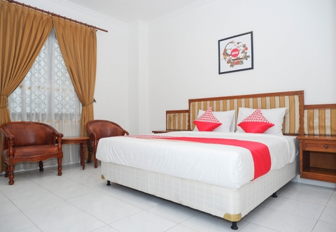 Kamar Tidur OYO 1136 Hotel Surya Solo