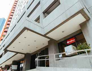 Exterior 2 RedDoorz @ Bel Air Soho Suites Makati