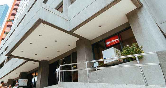 Exterior RedDoorz @ Bel Air Soho Suites Makati