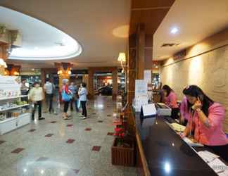 Lobby 2 Dhevaraj Hotel 