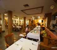 Restaurant 3 Dhevaraj Hotel 