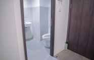 In-room Bathroom 5 Cozy Studio Room at Apartemen Bintaro Icon