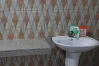 In-room Bathroom Comfort Room at Homestay Krysan Syariah