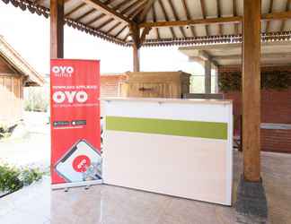 Lobby 2 OYO 1304 Roemah Gladak Kebon Sidoluhur