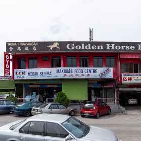 Exterior / Building 1 Golden Horse Hotel, OCBC Bank | Taman Molek ホテル