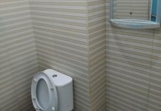 In-room Bathroom 5 Homestay Ridho Ilaahi