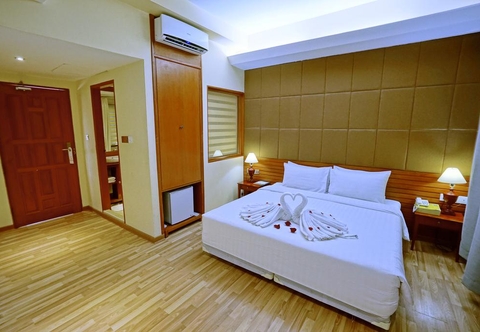 Bedroom Oway Grand Hotel