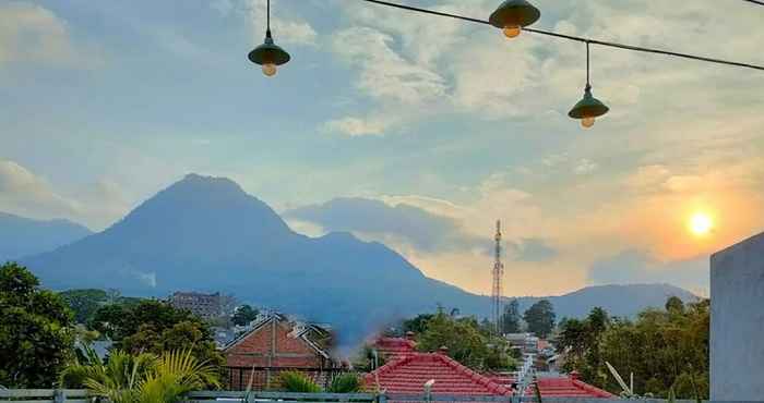 Bangunan Villa Rengganis Batu - Rooftop Mount View