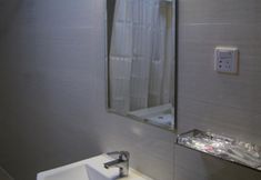 In-room Bathroom 7 The Hotel 78