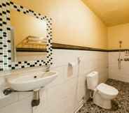 Toilet Kamar 2 Calista Cottage Nusa Penida by Best Deals Asia Hospitality