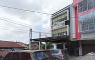 Exterior 3 SPOT ON 2353 Wisma Executive Demang