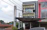 Exterior 2 SPOT ON 2353 Wisma Executive Demang