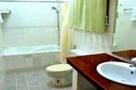 In-room Bathroom Hotel Queen Mandalay