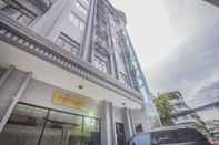 Bangunan New York Hotel 