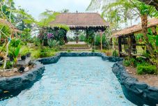 สระว่ายน้ำ Villa Mak Cik