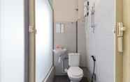 Toilet Kamar 7 OYO 1189 Big C Motel