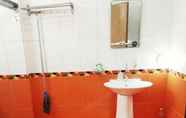 In-room Bathroom 7 Cleo Kost (Female Only)
