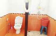 In-room Bathroom 5 Cleo Kost (Female Only)