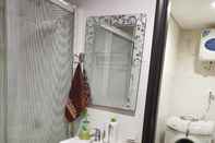 Toilet Kamar 2 Bedrooms Suites Apartment Semarang (AL)