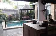 Kolam Renang 2 Villa Adly 