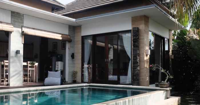 Kolam Renang Villa Adly 