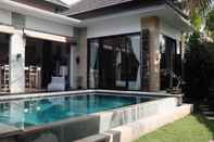 Kolam Renang Villa Adly 