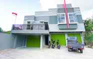 Exterior 3 OYO 1064 Manado Airport Residence