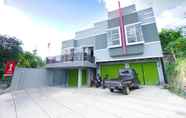 ภายนอกอาคาร 4 OYO 1064 Manado Airport Residence