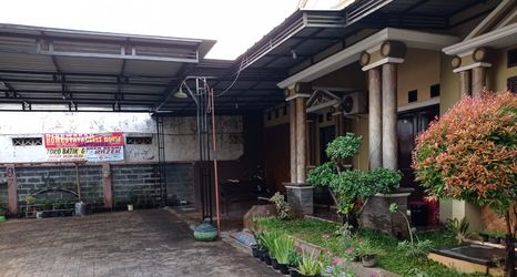 外観 2 Homestay Sapphire Syariah Pekalongan - 3 Bedrooms