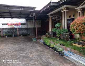 Bangunan 2 Homestay Sapphire Syariah Pekalongan - 3 Bedrooms