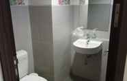 Toilet Kamar 6 Apartemen Bintaro Icon Family Room