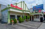 Exterior 7 RedDoorz @ Hotel Sartika Yogyakarta