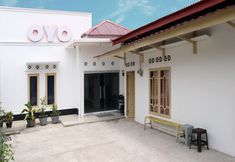 外部的 2 OYO 1185 Sachila Residence Syariah