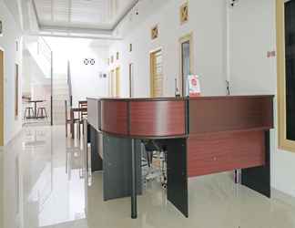 Lobby 2 OYO 1185 Sachila Residence Syariah