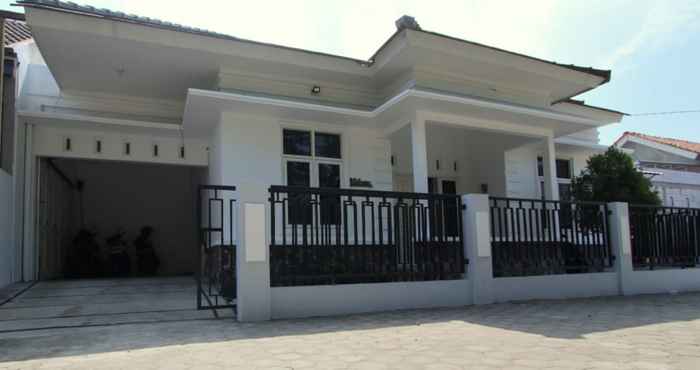 Bangunan Omah Bugisan Homestay By The Grand Java