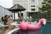 Swimming Pool Urbanite Hotel