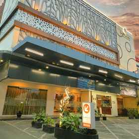 Exterior / Building 1 Kawana Hotel Padang, Pauh Hotels
