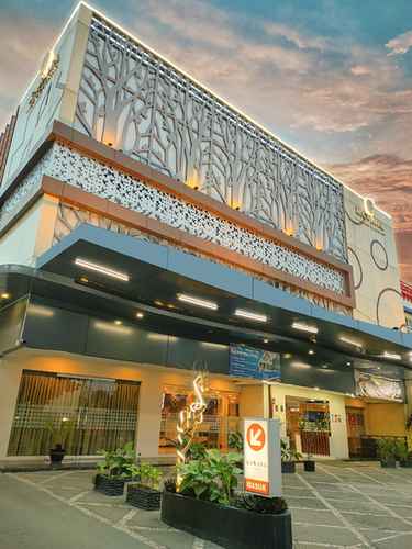 EXTERIOR_BUILDING Kawana Hotel Padang